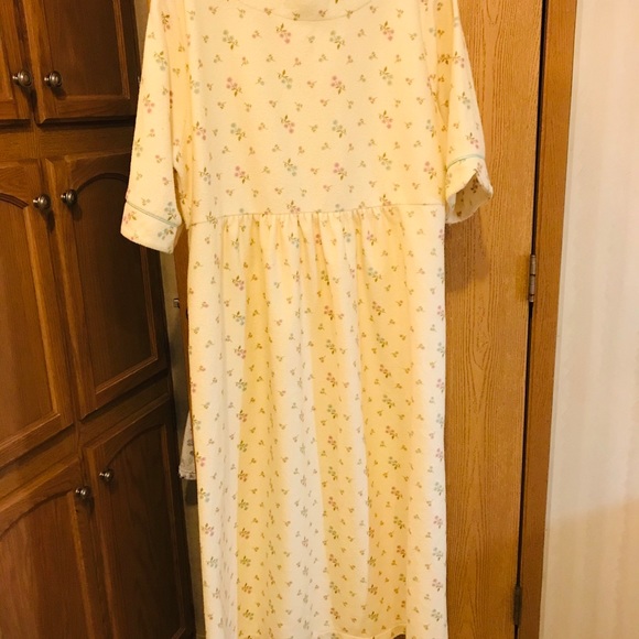 Amanda Stewart button front robe Large - Picture 2 of 11